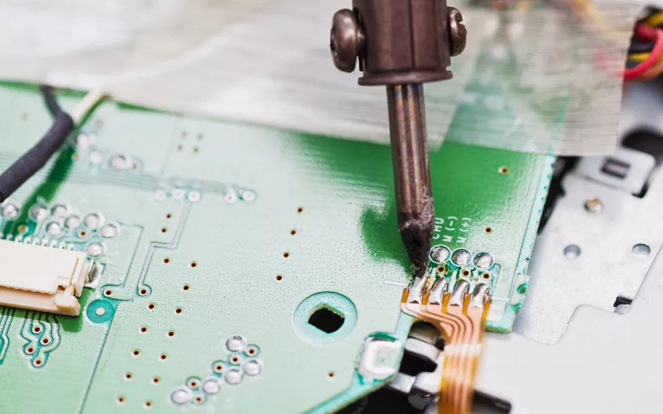 Electronic-circuit-board-wave-soldering-masking
